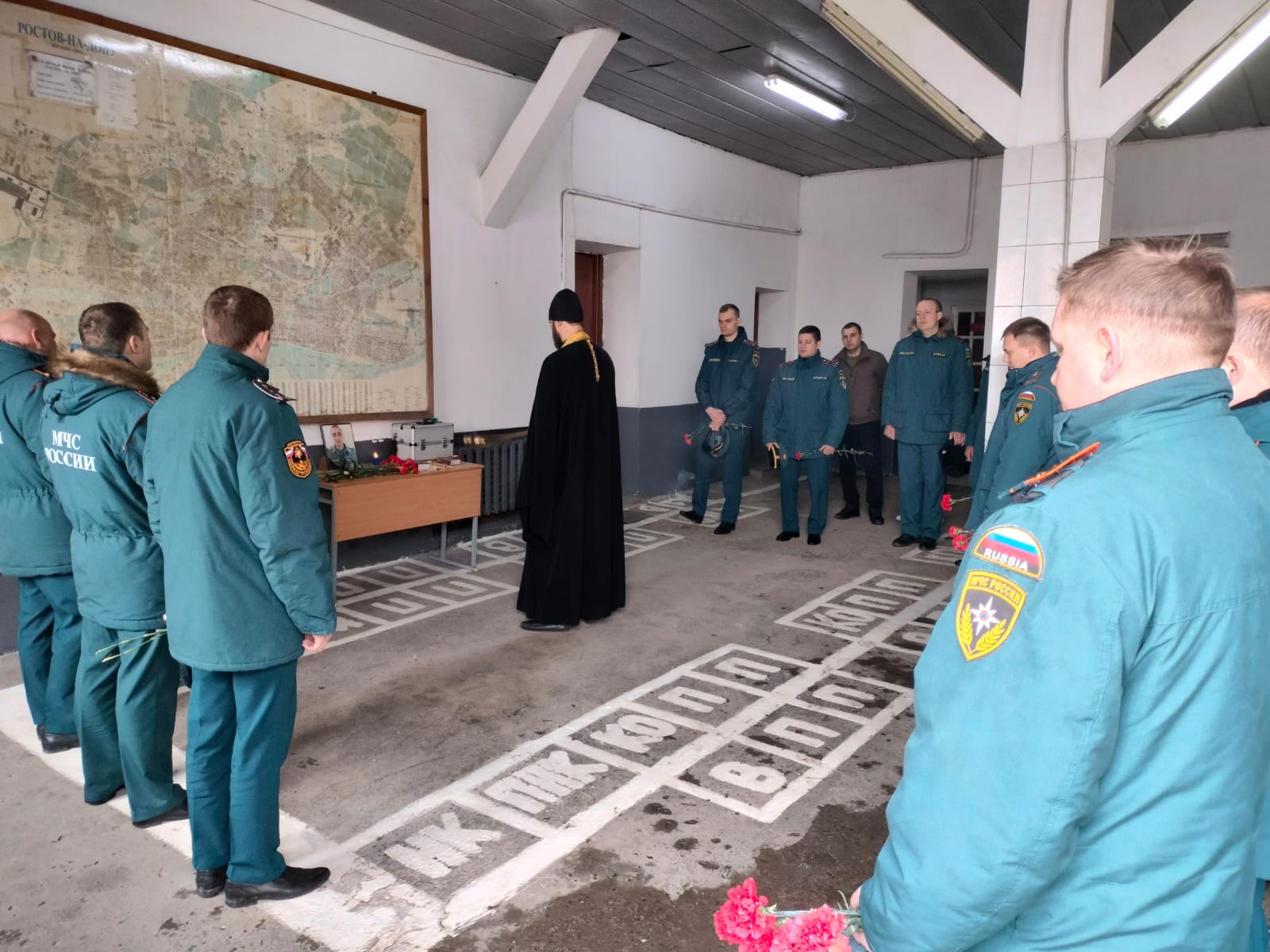 В пожарной части №3 молитвенно почтили память погибшего пожарного Алексея Кравцова