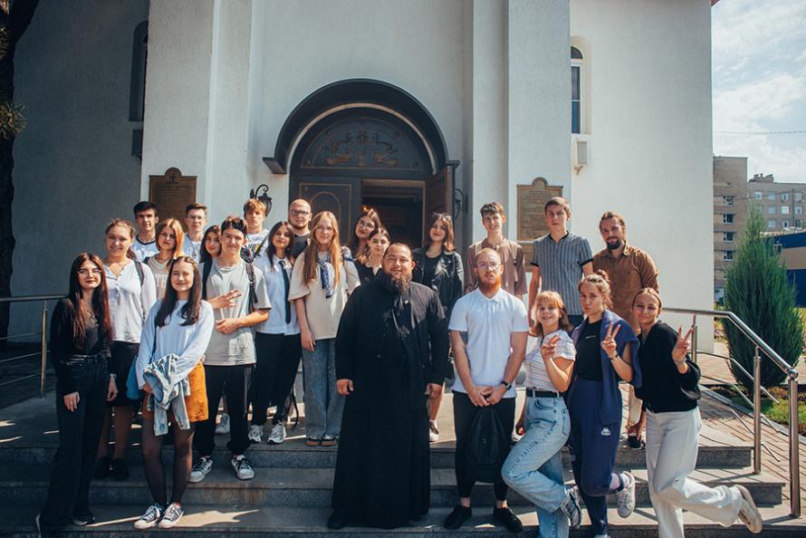 Студенты кафедры "Православная культура и теология" посетили экскурсию в домовом храме св. мц. Татианы при ДГТУ