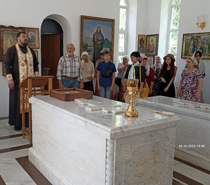 Прихожане Свято-Никольского храма с. Куйбышево совершили паломническую поездку по святым местам г. Таганрога