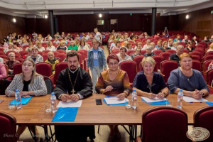 Настоятель Серафимовского храма города Таганрога принял участие в открытии XIII городского фестиваля-конкурса искусств «Старшее поколение»