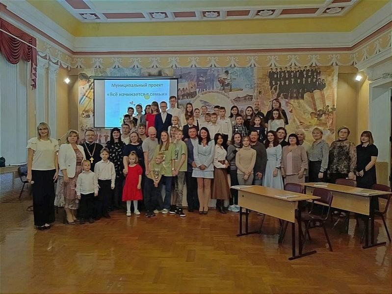 Настоятель Сергиевского храма посетил среднюю школу №10 г. Таганрога