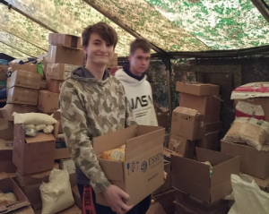 Беженцам с Донбасса и Украины помогают ученики православной школы 