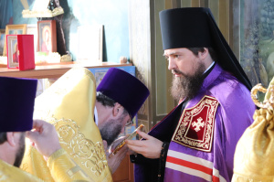 В Неделю 14-ю по Пятидесятнице епископ Таганрогский Артемий совершил Божественную литургию в храме Преполовения Пятидесятницы при ДДС