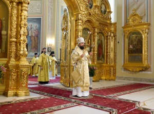 Викарий Ростовской-на-Дону епархии совершил Божественную литургию в Ростовском кафедральном соборе