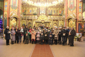 Свято-Троицкий приход на ул. Международной поздравил с Рождеством Христовым семьи, воспитывающие детей с ОВЗ