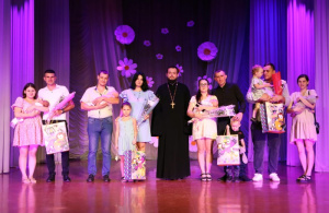 Благочинный приходов Матвеево-Курганского округа принял участие в мероприятии, посвященном Дню семьи, любви и верности 