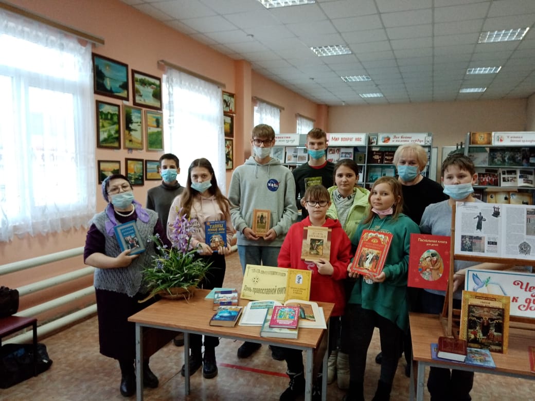 В средней школе №9 и библиотеке им. А.М. Штанько г. Азова прошли беседы, посвященные Дню православной книги