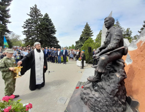 В Азове после реконструкции открыли памятник воинам-интернационалистам
