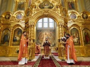 В Неделю 14-ю по Пятидесятнице епископ Таганрогский Артемий совершил Божественную литургию в Ростовском кафедральном соборе