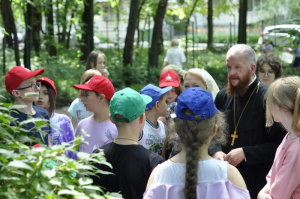 На территории ростовского храма праведных Иоакима и Анны организована открытая летняя площадка «День друзей»