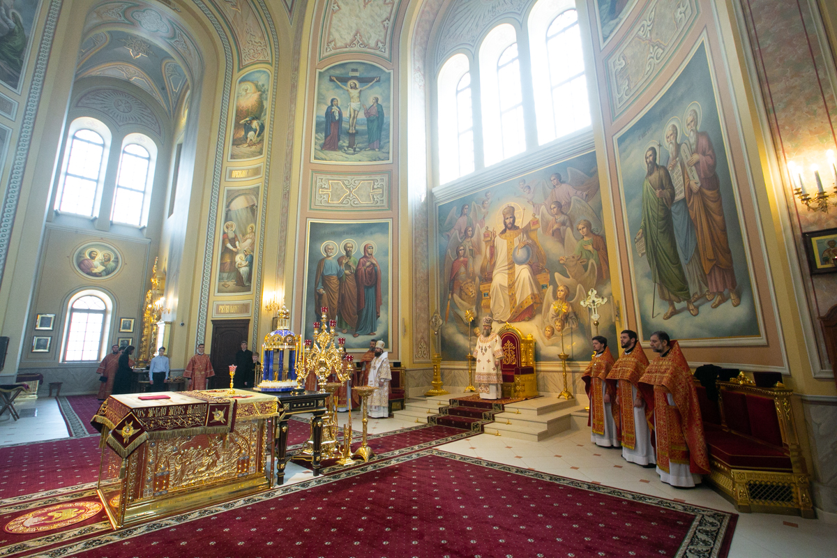 В Неделю 4-ю по Пасхе Глава Донской митрополии совершил Божественную литургию Ростовском в кафедральном соборе