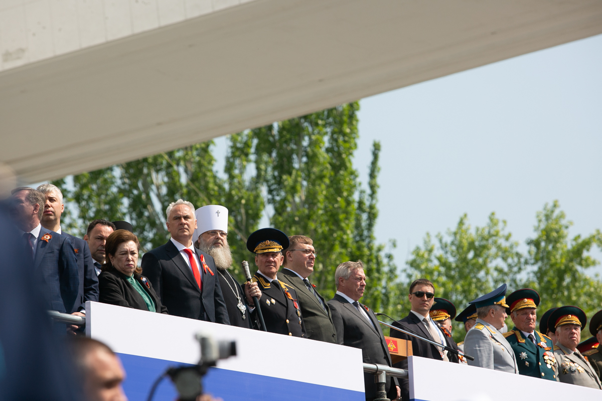 Митрополит Ростовский и Новочеркасский Меркурий посетил парад в честь 77-летия Великой Победы
