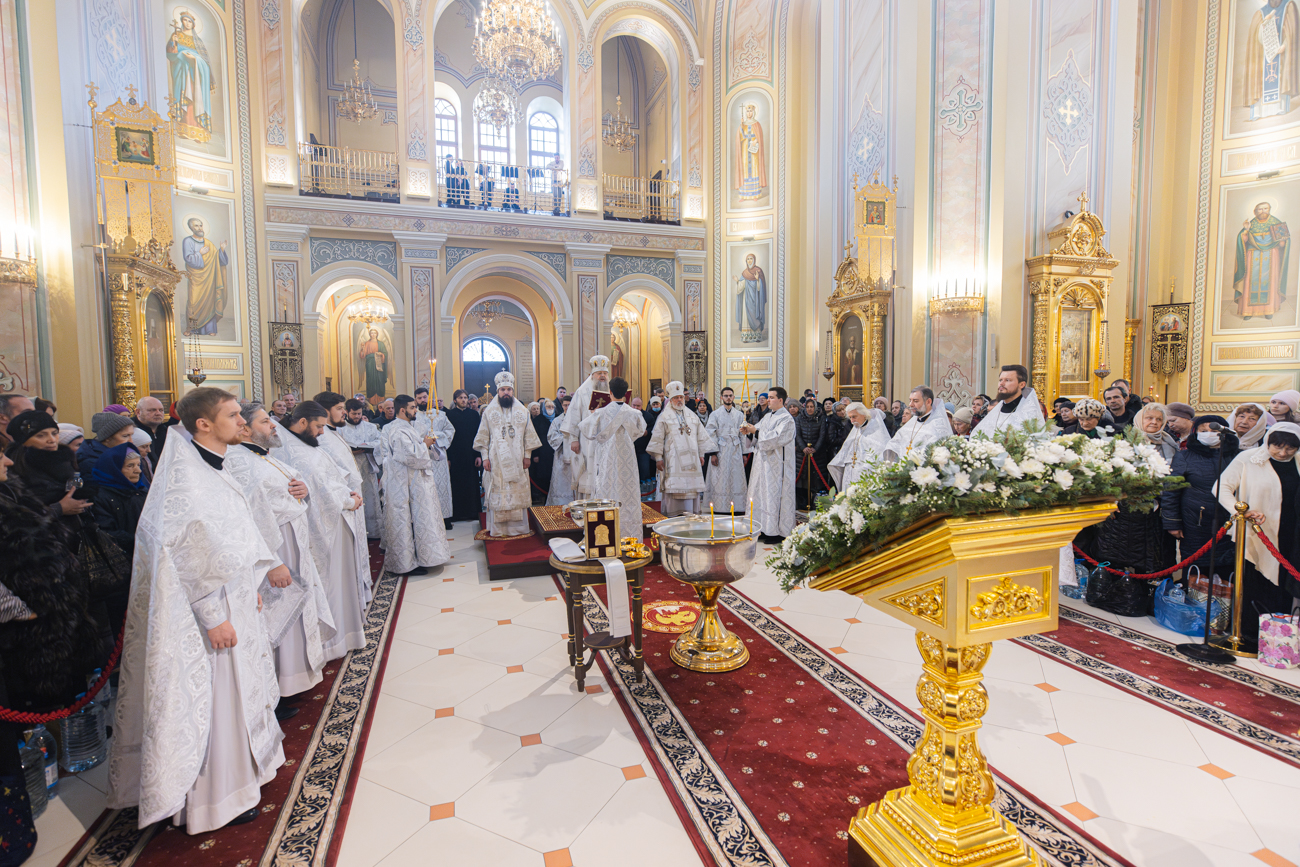 В Крещенский сочельник Глава Донской митрополии совершил Божественную литургию в Ростовском кафедральном соборе