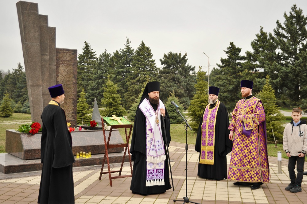 Епископ Таганрогский Артемий совершил литию по жертвам авиакатастрофы Boing-737 в г. Ростове-на-Дону