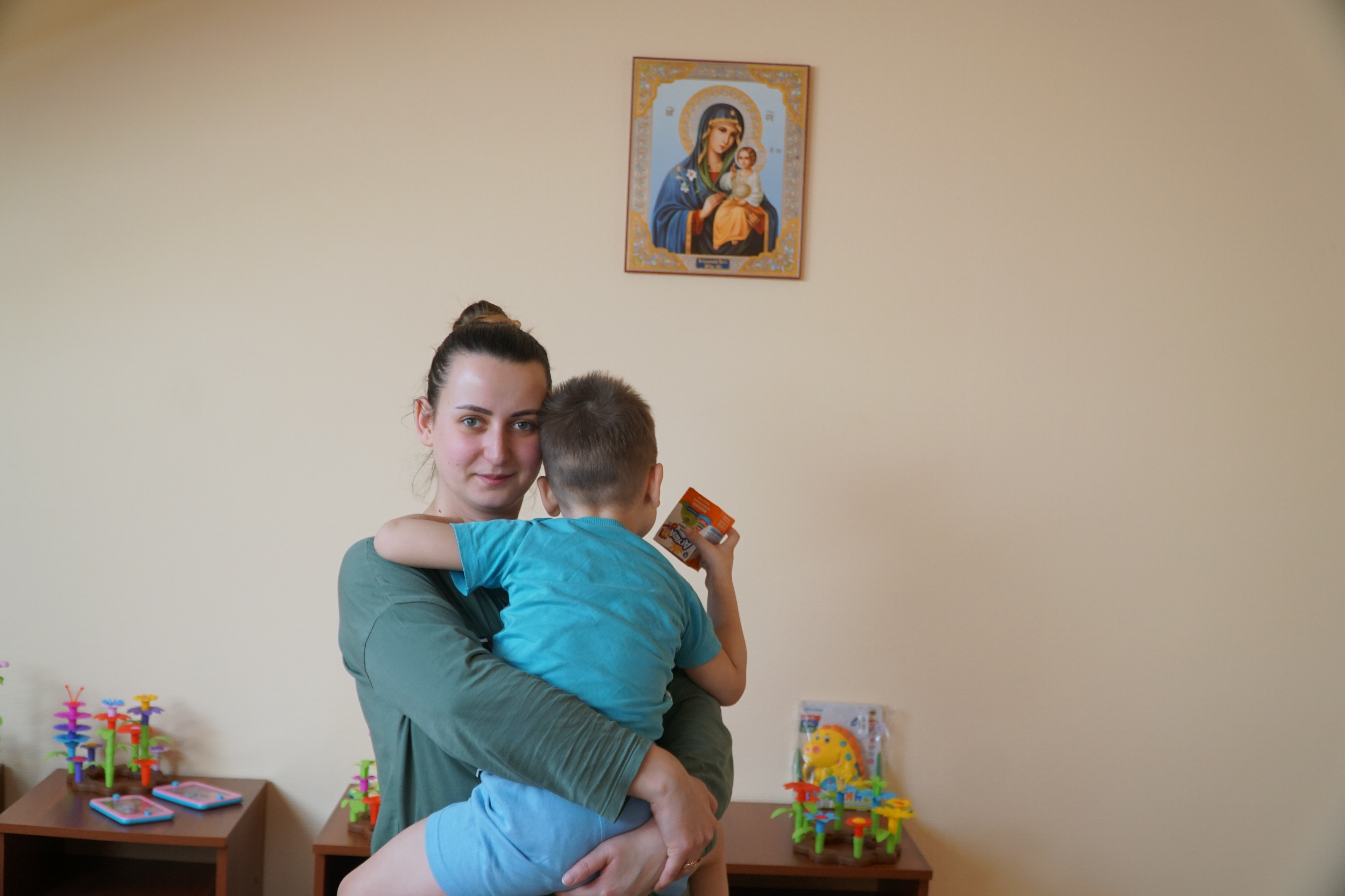 Свято-Иверский женский монастырь помогает беженцам