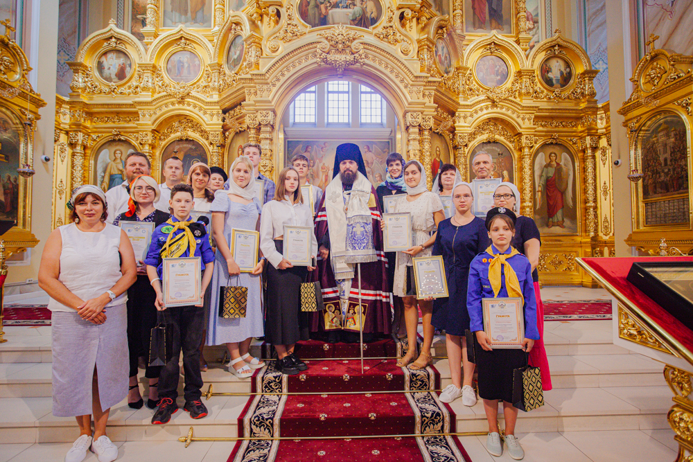 Викарий Ростовской епархии провел торжественный прием победителей конкурса «Из прошлого в настоящее»