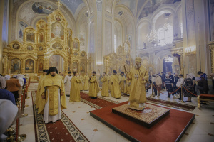 В Неделю пред Воздвижением Глава Донской митрополии совершил Божественную литургию в Ростовском кафедральном соборе