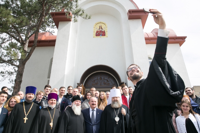 Кем был назначен старцев