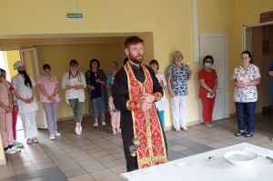 Настоятель храма Димитрия Солунского г. Новочеркасска совершил панихиду в детской городской больнице