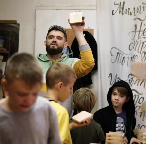 В воскресной школе Одигитриевского храма г. Аксая проводятся занятия по труду по дополнительной программе «Самоделкин»