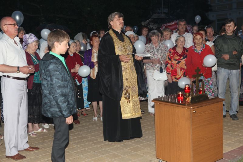 Настоятель Успенской соборной церкви г. Азова совершил панихиду в День памяти и скорби