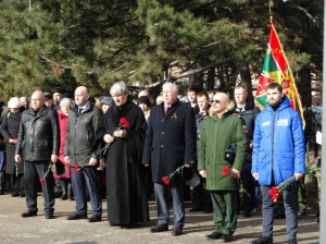 Благочинный Азовского городского округа принял участие в торжественном митинге, посвященном 81-й годовщине освобождения города от немецко-фашистских захватчиков