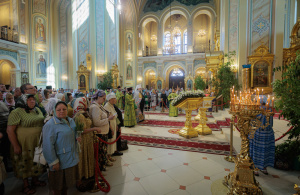 В день Святой Троицы, Пятидесятницы, Глава Донской митрополии совершил Божественную литургию в Ростовском кафедральном соборе 