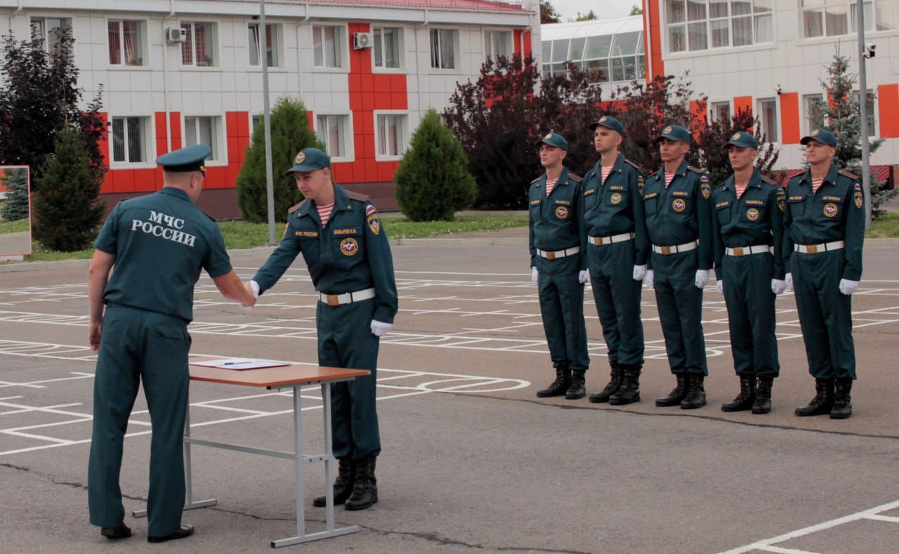 Новобранцы Донского спасательного центра МЧС России приняли военную присягу