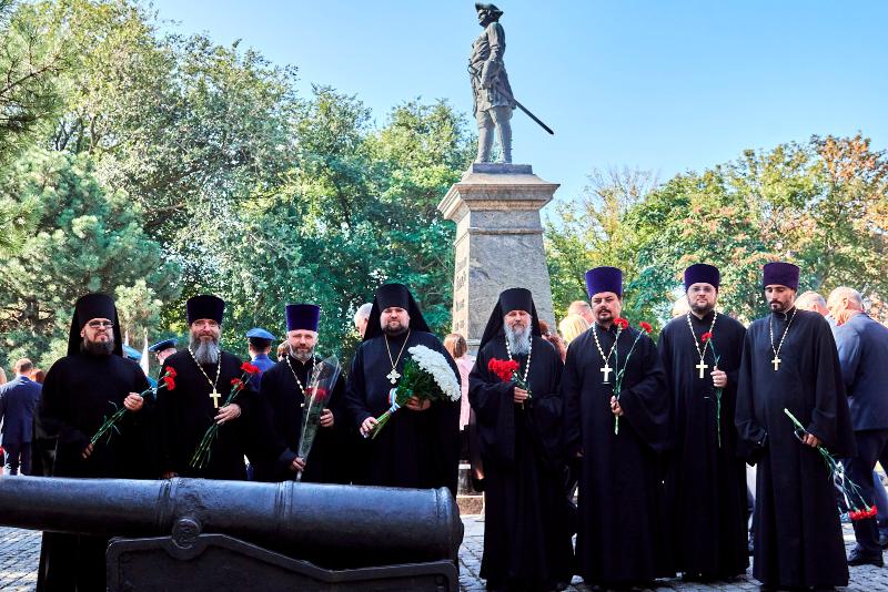 Священники Таганрогского благочиния приняли участие в торжествах в честь 325-летия со дня основания города