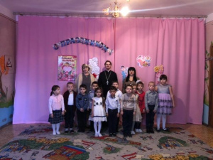 Настоятель Петропавловского храма с. Кугей провел беседу с воспитанниками детского сада  "Петушок"