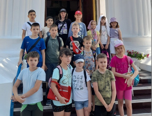 В храме Сретения Господня г. Ростова-на-Дону в дни летних каникул традиционно проводятся экскурсии для детей и взрослых