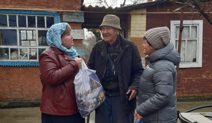 Сестры милосердия Преображенского прихода посетили своих подопечных в хуторе Ленина 