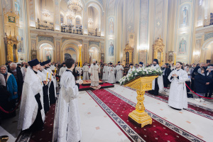 В канун праздника Рождества Христова епископ Таганрогский Артемий совершил всенощное бдение в Ростовском кафедральном соборе 