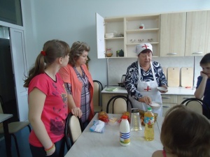 Для воспитанников Новочеркасского центра помощи детям сестры милосердия проводят кулинарные занятия
