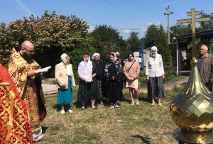 В храме Федоровской иконы Божией Матери посёлка Янтарный состоялись освящение и установка купола и креста