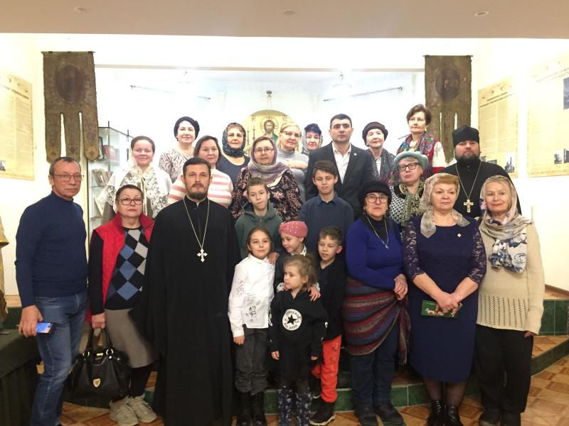 Участники социального проекта Ростовского отделения Императорского Православного Палестинского Общества посетили приходской музей Иоанно-Кронштадтского храма 