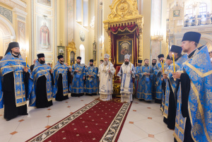 В канун Недели 10-й по Пятидесятнице митрополит Меркурий совершил всенощное бдение в Ростовском кафедральном соборе