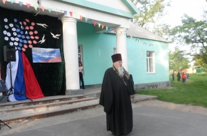 Настоятель прихода преподобного Алексия, человека Божия, поздравил сельчан с Днем России