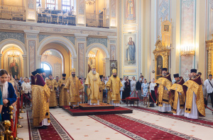 В Неделю 12-ю по Пятидесятнице Глава Донской митрополии совершил Божественную литургию в Ростовском кафедральном соборе 