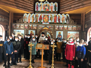 В храме Рождества Пресвятой Богородицы состоялась встреча настоятеля прихода с молодежью села