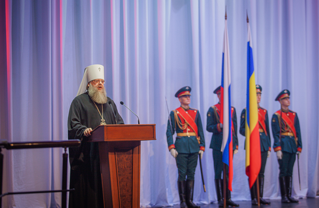 Глава Донской митрополии принял участие в торжественном мероприятии, посвященном 86-й годовщине со дня образования Ростовской области