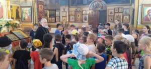 Настоятель храма Иерусалимской иконы Божией Матери г. Таганрога провел экскурсию для детей из лагеря "Солнышко"