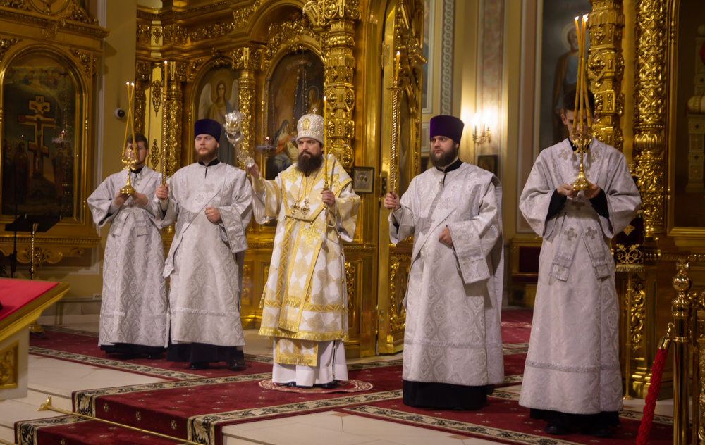 В канун Недели 31-й по Пятидесятнице епископ Таганрогский Артемий совершил всенощное бдение в Ростовском кафедральном соборе