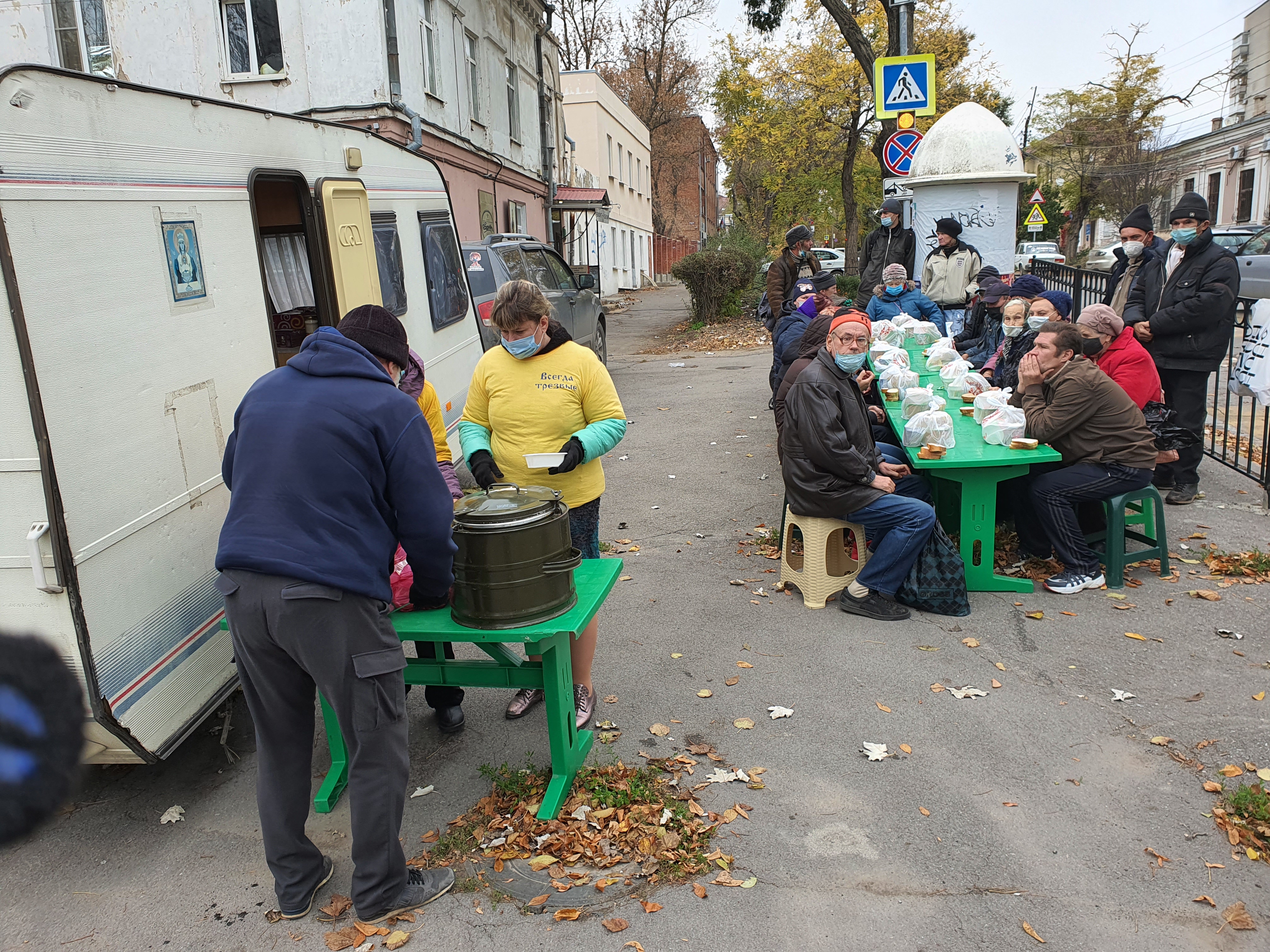 В Таганроге стартовала благотворительная акция "Наркормим Бездомных"