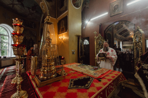 В день Радоницы Глава Донской митрополии совершил Божественную литургию в Вознесенском храме г. Ростова-на-Дону