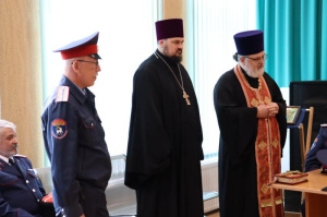 Духовник Таганрогского казачьего округа принял участие в работе казачьего круга