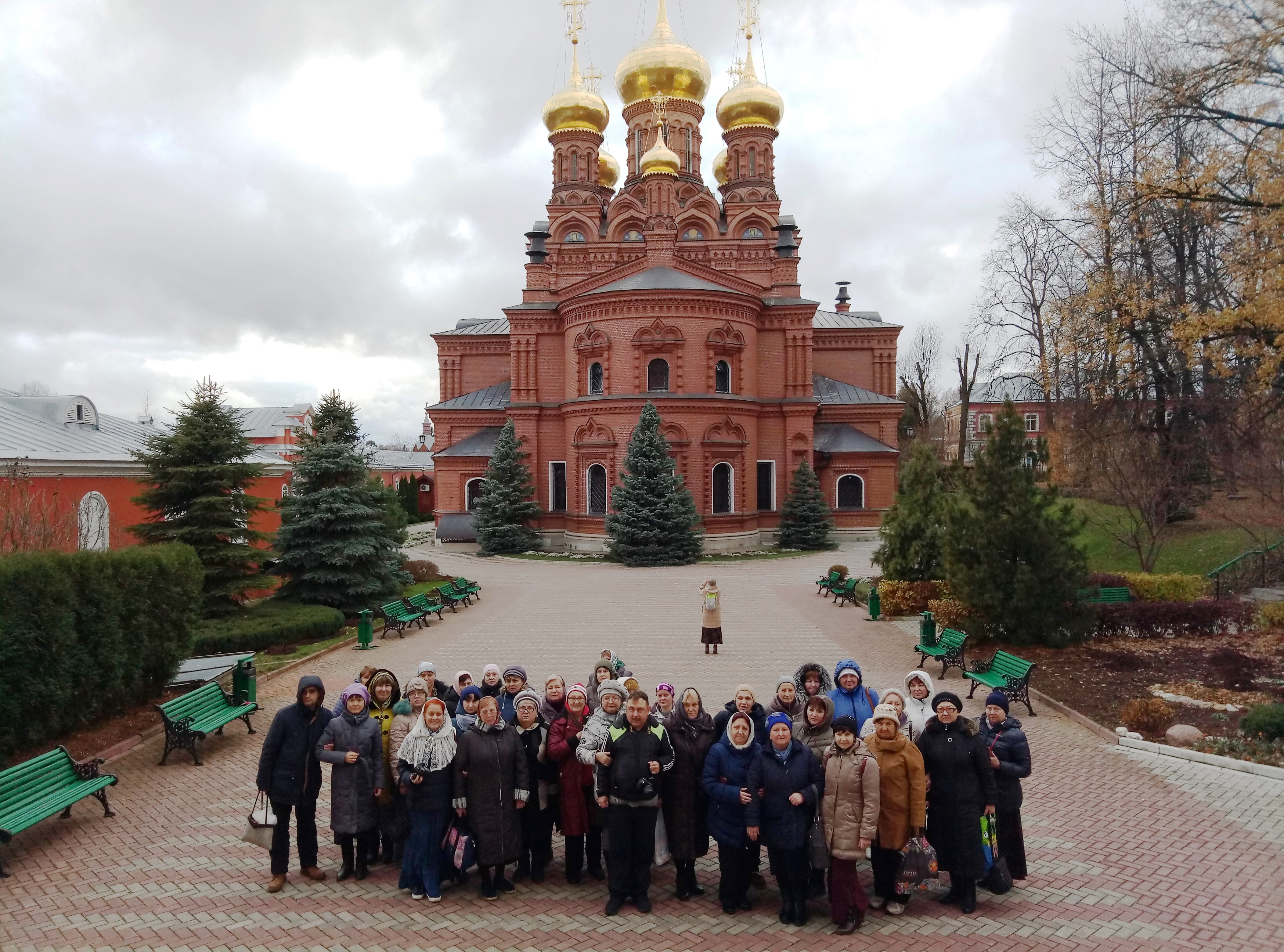 Подмосковные церкви. Храм великомученика Георгия Победоносца (Курск). Скит Подмосковье. Храм великомученика Георгия Победоносца Брянск. Монастыри Подмосковья.