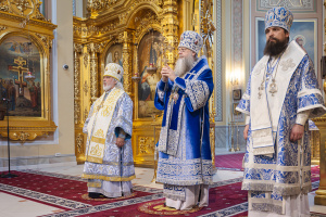 В престольный праздник Ростовского кафедрального собора Глава Донской митрополии совершил Божественную литургию