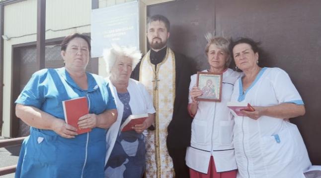 Настоятель храма Святой Троицы с. Ивановка совершил Чин благословения лечебницы