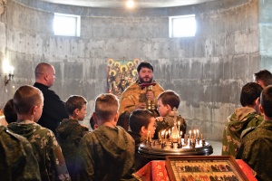 Воспитанники военно-патриотического лагеря "Предтеченский городок" причастились Святых Христовых Таин